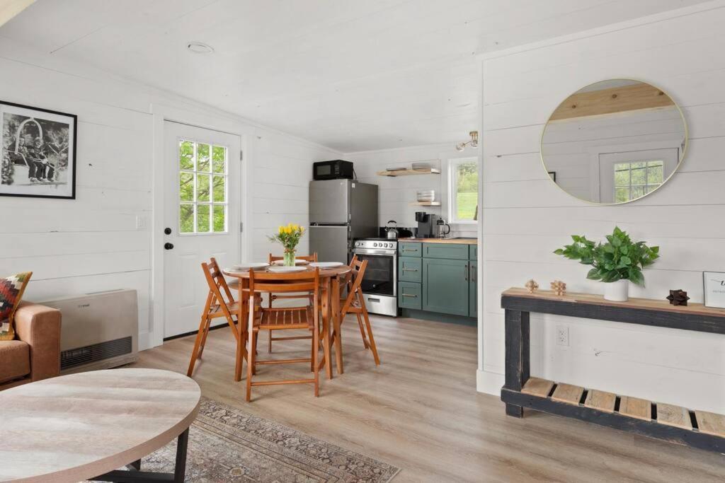 Charming & Freshly Restored Farmhouse 1 Mile From Center Of Stowe Luaran gambar