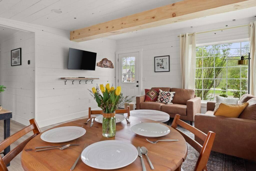 Charming & Freshly Restored Farmhouse 1 Mile From Center Of Stowe Luaran gambar